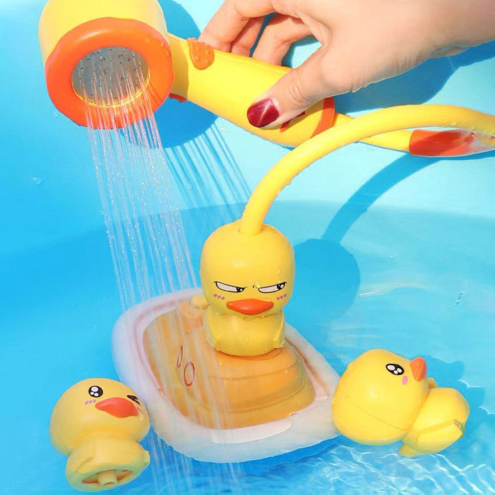Electric duck spray bath toy, floating water toy for baby and toddler bathtub fun. Engages kids in water play.