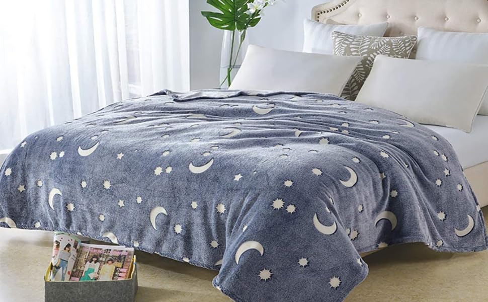 Kids' glow blanket featuring sun & moon, a soft and luminous throw for bedtime comfort