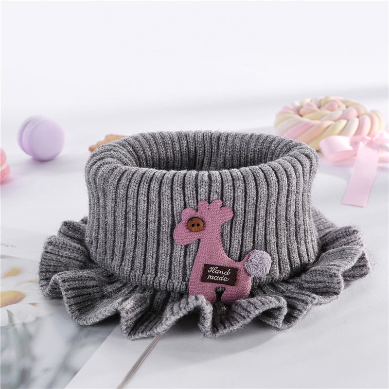 Baby accessory: Knitted collar scarf with white lace, ideal for keeping kids warm and stylish
