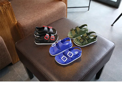 Children's lightweight summer sandals, closed-toe for safety, durable beach footwear.