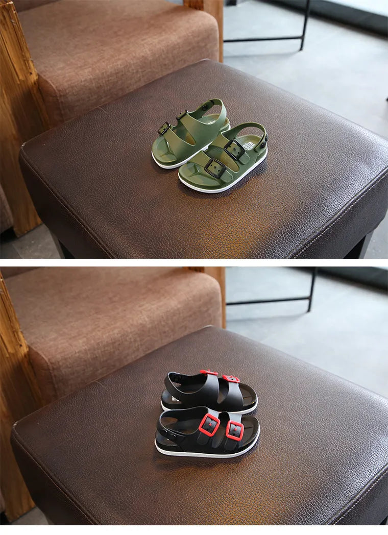 Boys/Girls closed-toe beach sandals, anti-slip rubber sole, breathable and lightweight.