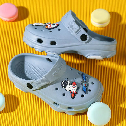 Kids' non-slip summer clogs, comfortable EVA play sandals for beach & pool.