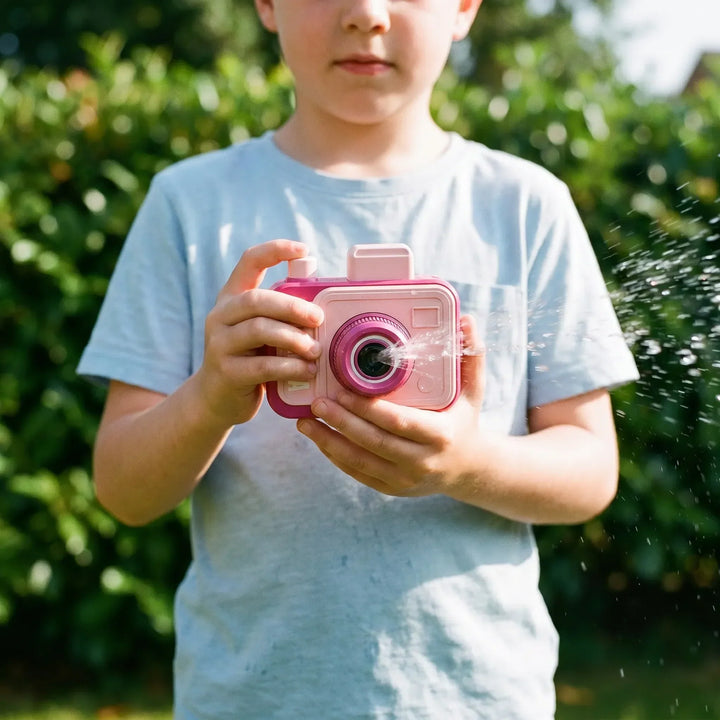 Kids' novelty water squirt camera toy, a fun prank water gun for summer outdoor play and beach activities.