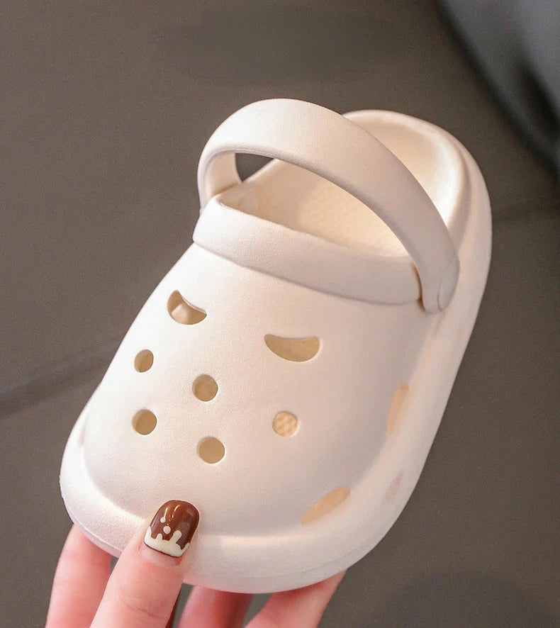 Childrens non-slip PVC clogs, flexible and lightweight for all-day wear
