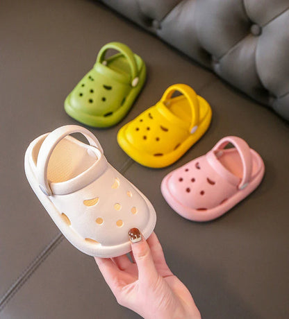 Girl's pink quick-dry clogs, durable PVC, ideal children's footwear
