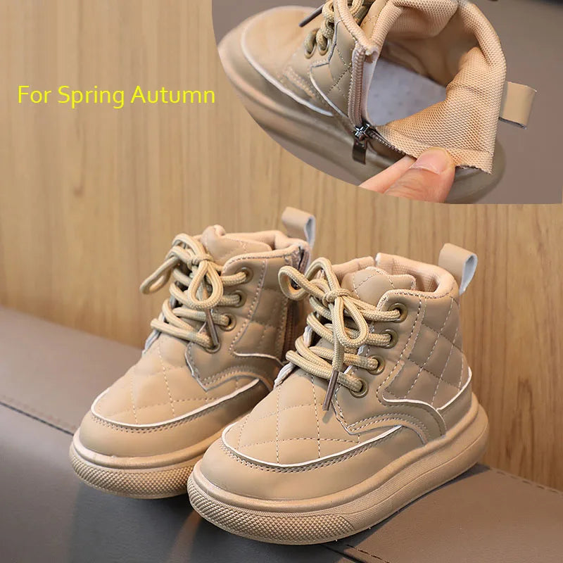 Fashionable kids plaid boots, designed for ultimate warmth and comfort in cold weather, durable winterwear
