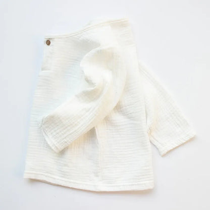 Studio shot of a kids' pleated linen & cotton blend t-shirt, highlighting pleated top design