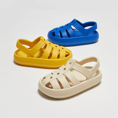 Girl wearing pink Roman sandals, cushioned and non-slip style, ideal for children's active wear
