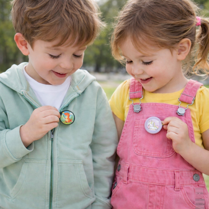 Child's anti-loss AirTag case, a secure silicone brooch for discreet GPS tracking on clothes.