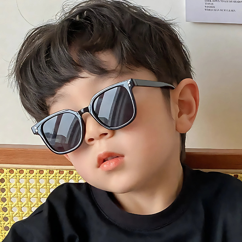 Kids' vintage square sunglasses, UV400 protection, for boys and girls, in a playful yellow color