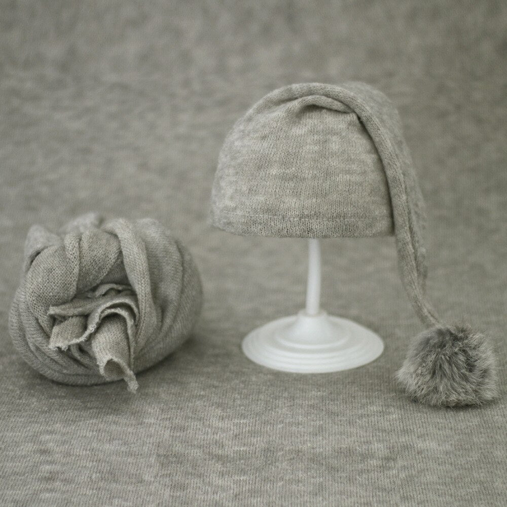 Soft baby wrap & fur ball hat set, perfect baby shower gift for newborn photos.