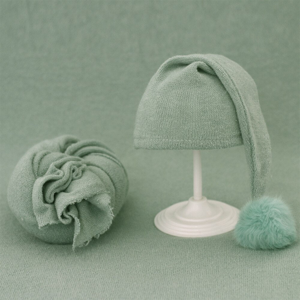 Newborn photography prop: beige knitted swaddle blanket & fur ball beanie for baby.