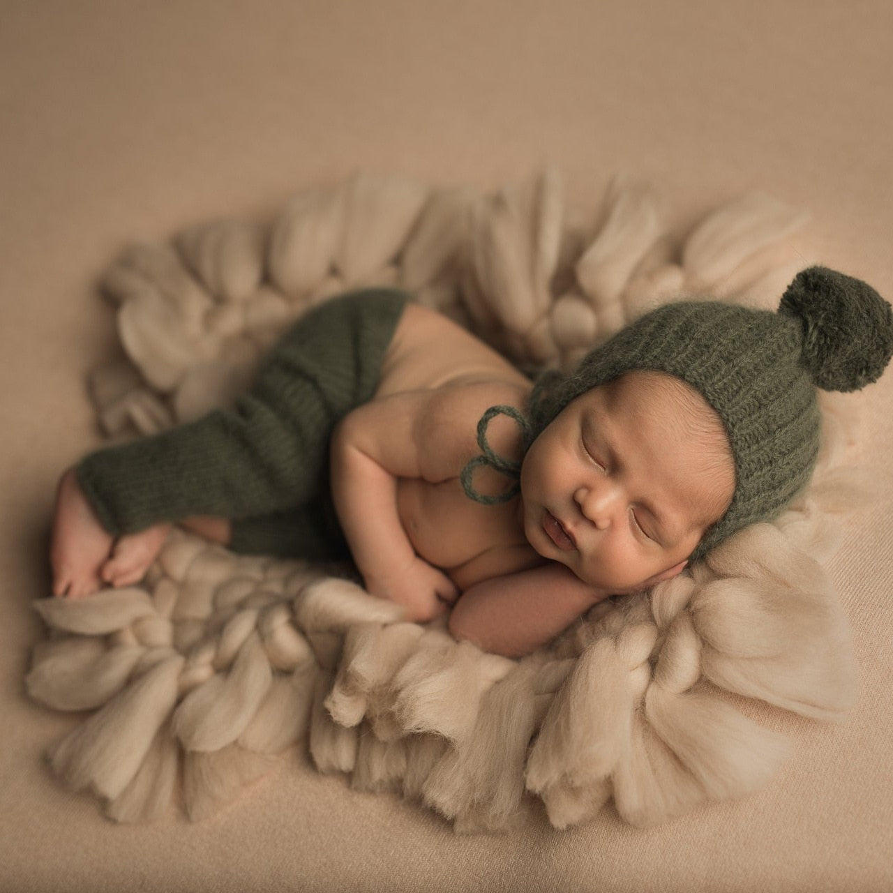 Newborn photography prop: breathable knitted baby blanket providing a gentle photo background