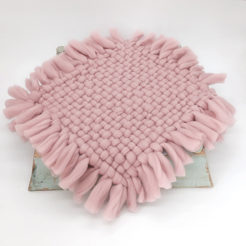 Newborn photography prop: chunky knit baby blanket for rustic photo backgrounds, infant gift