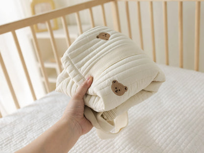 Stylish quilted maternity bag, unisex, keeps baby items well-organized