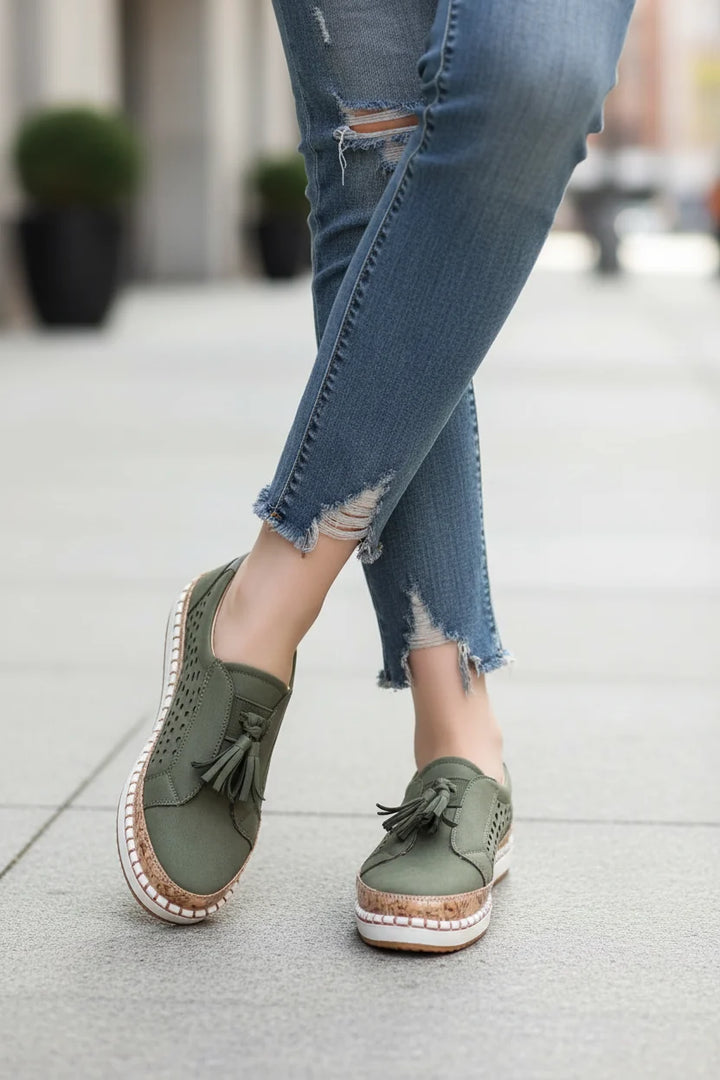 Lightweight women's walking shoes, perfect for daily comfort & everyday walking. Supportive casual sneakers.
