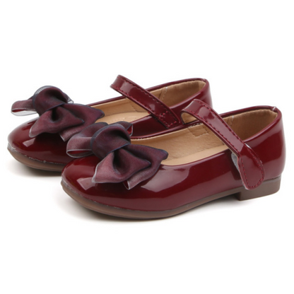 Stylish mesh bow party shoes for little girls, comfortable slip-on dress shoes for children's fashion.