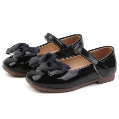 Comfortable slip-on mesh bow party shoes for little girls. Elegant dress footwear, perfect for kids fashion.
