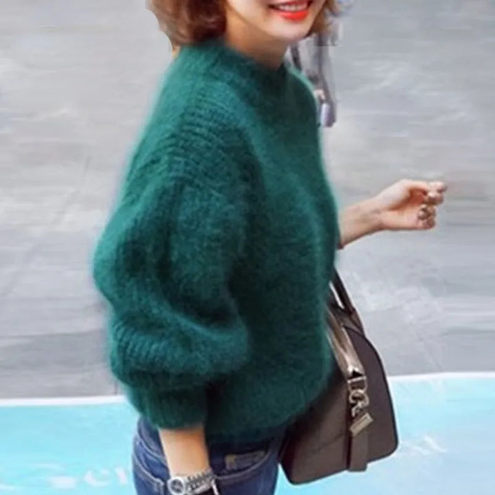 Chic women's casual sweater. Soft long sleeve top, a versatile and warm pullover for elegant fall and winter outfits.