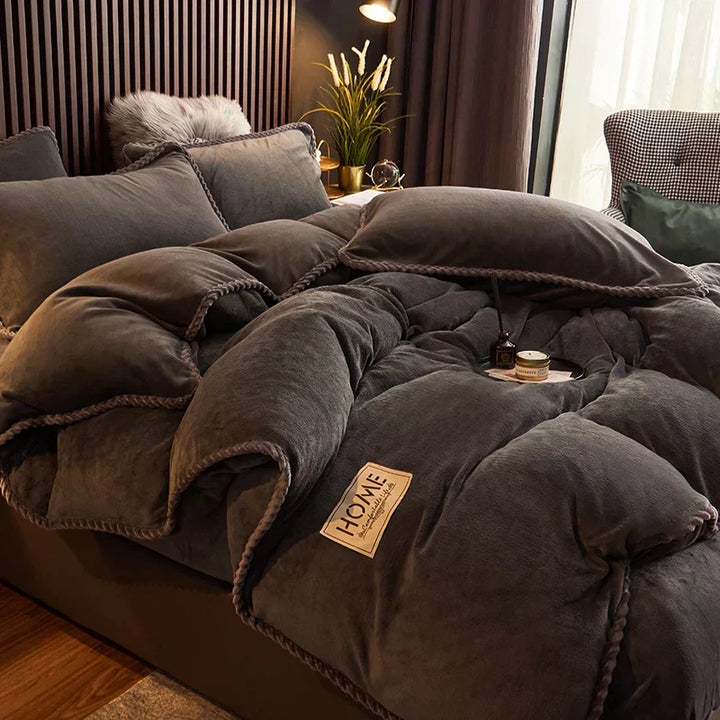 Snuggle up in ultimate softness with this warm velvet fleece comforter bed set.