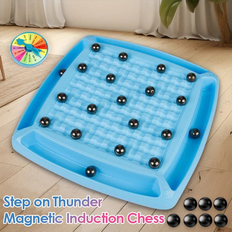 Closed magnetic chess set box, compact and portable for travel, educational logic game