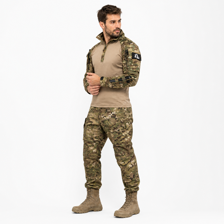 Two-piece men's tactical outdoor activewear set, ideal for hiking. Breathable and water repellent multi-season outfit.