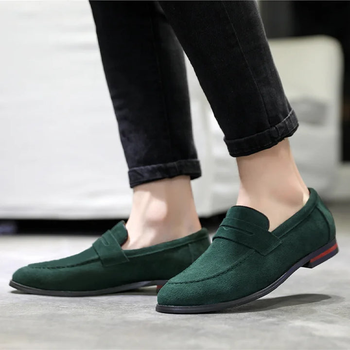 Effortless men's slip-on loafers, merging modern style with ultimate comfort for daily use.