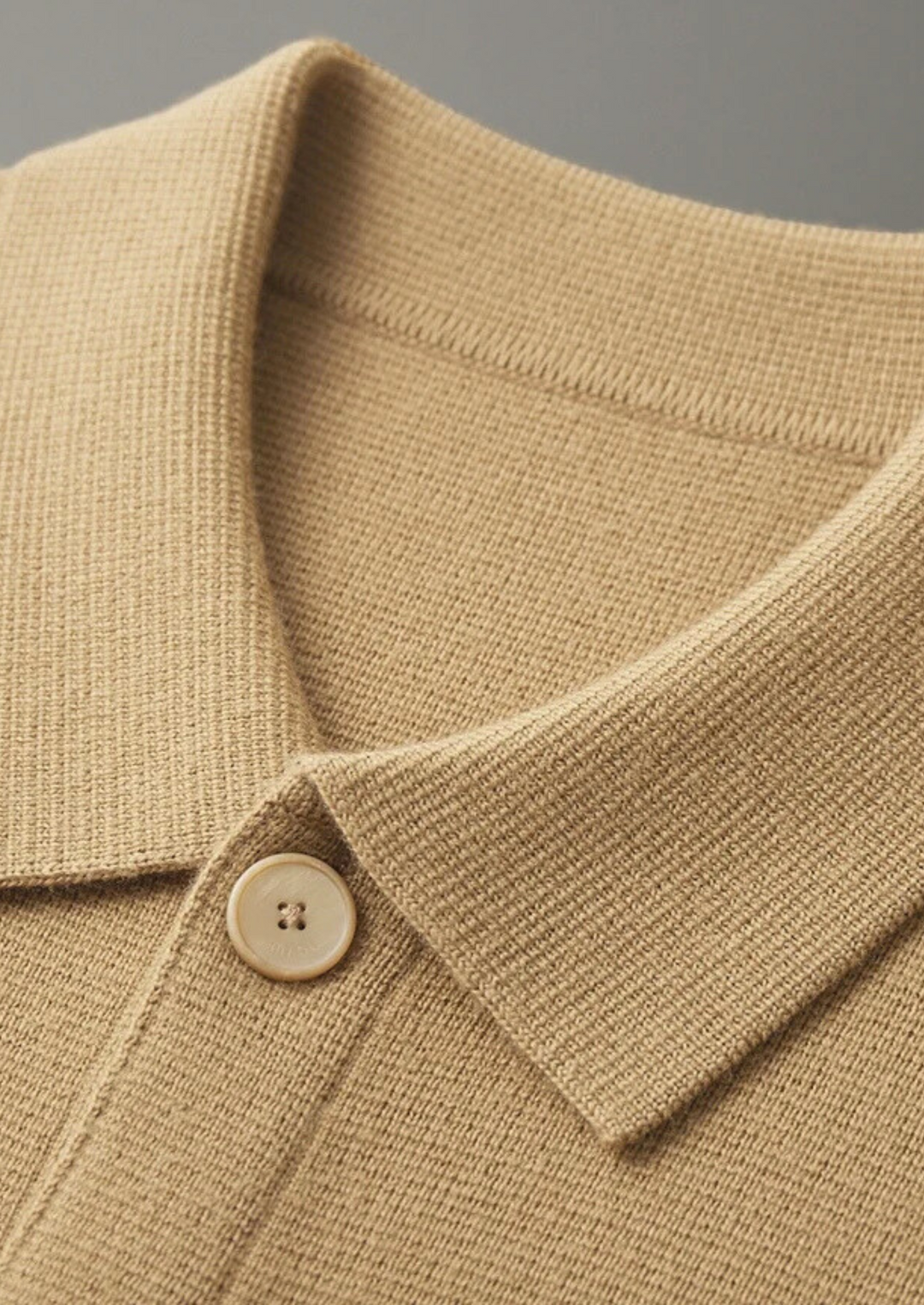 Stylish men's button-up cardigan featuring practical patch pockets, a must-have for men's fashion.