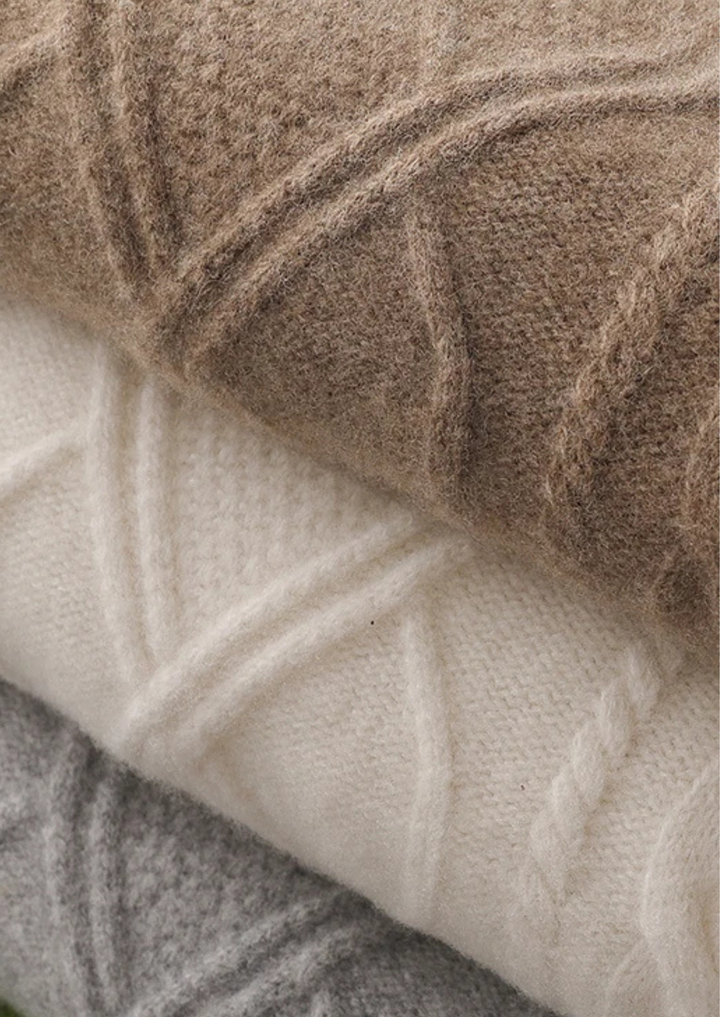 Stylish men's cable knit crew neck sweater, ideal for winter fashion and casual men's clothing.