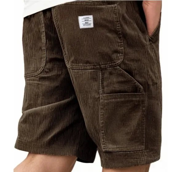 Relaxed fit men's summer shorts with cargo pockets, designed for optimal comfort during outdoor & casual activities.