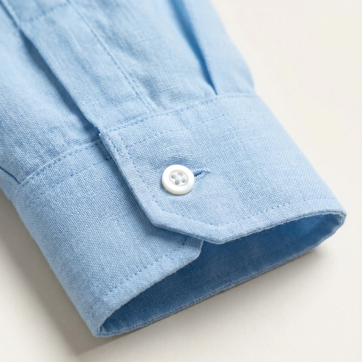 Versatile men's long-sleeve button-up shirt with a relaxed fit, suitable for casual fashion.