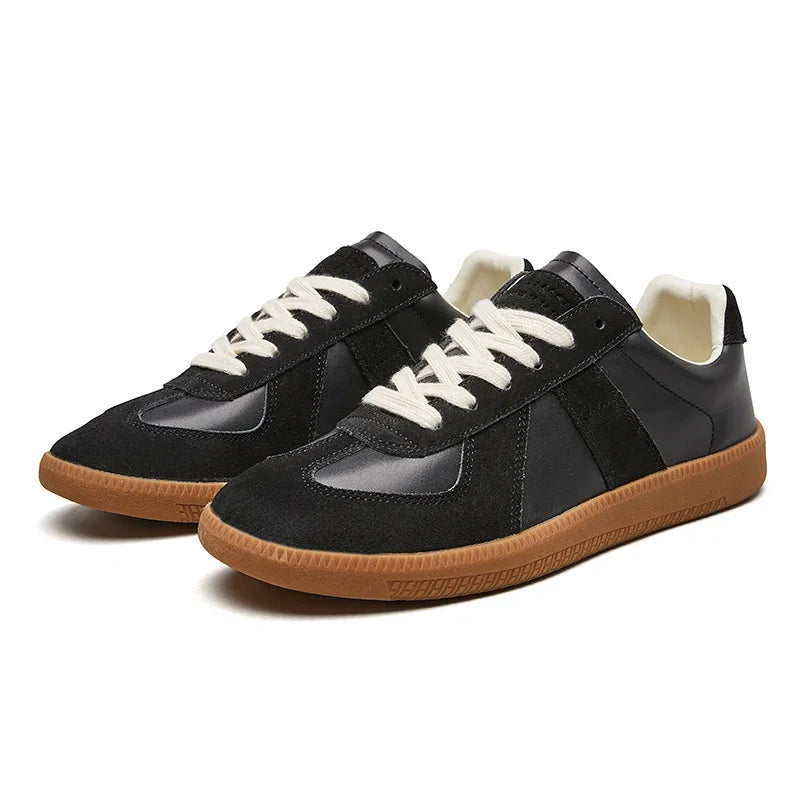 Durable men's casual low top lace-up sneakers, featuring a reliable non-slip sole for active daily wear.