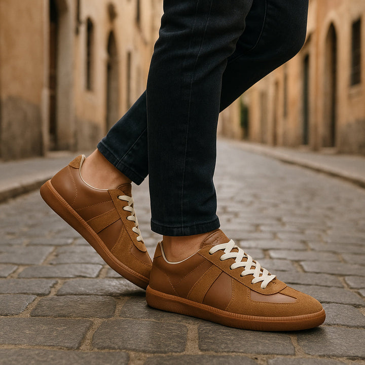 Fashionable men's casual low top sneakers, ideal for daily wear, designed with a practical non-slip sole.