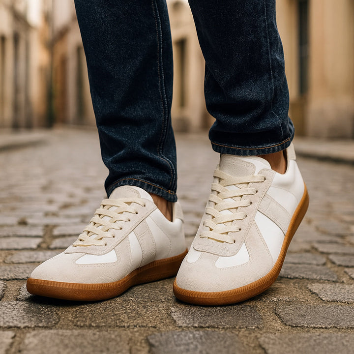 Versatile men's casual low top sneakers, perfect for daily wear, featuring an essential non-slip sole.