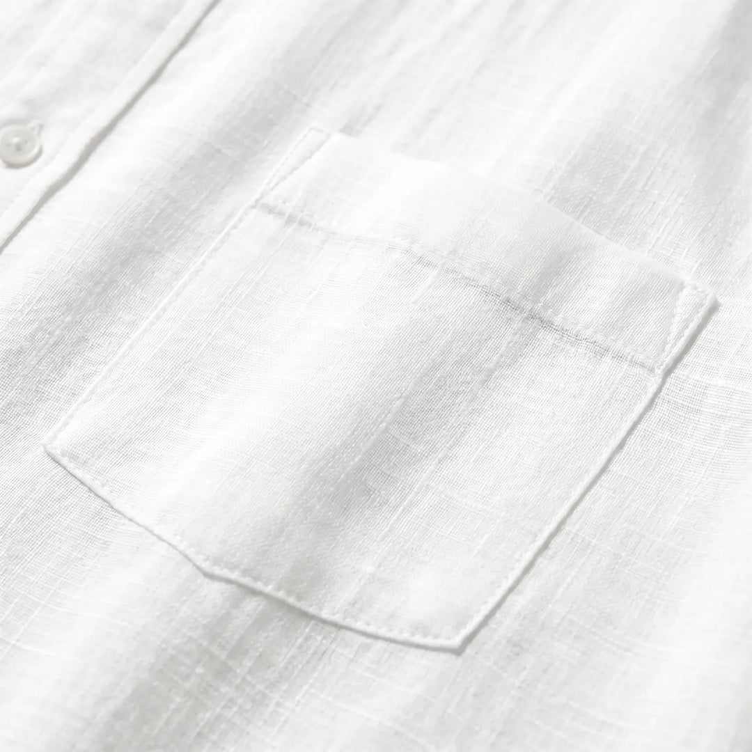 Breathable men's relaxed fit short-sleeved shirt, ideal for summer fashion and warm weather.