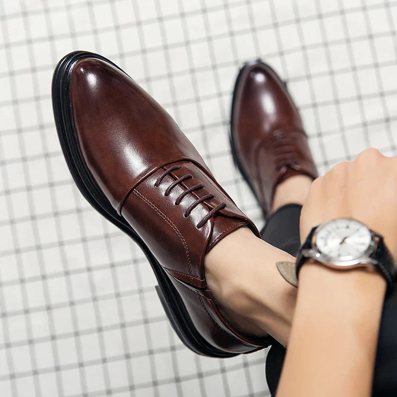 Elegant men's formal leather dress shoes, classic design for a sharp business look and professional events.