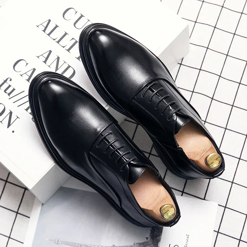 Premium men's formal dress shoes, versatile black oxford style for business meetings, weddings, and office fashion.