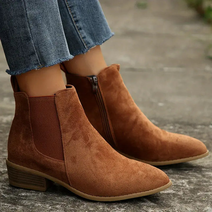 Comfortable men's beige Chelsea boots, durable slip-on ankle boots for versatile fall and winter style.