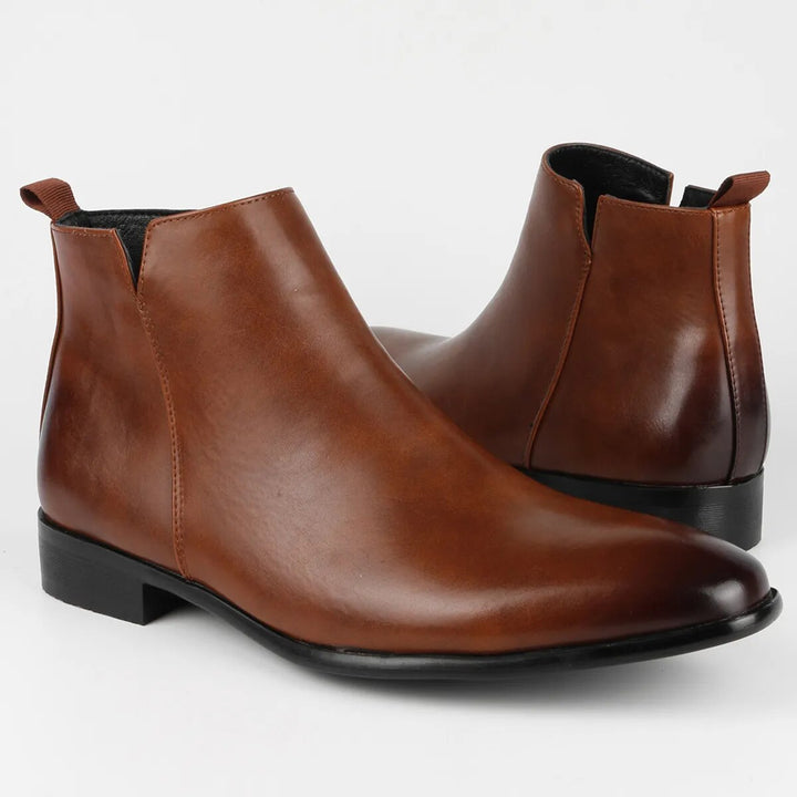 Elegant men's comfortable Chelsea boots, featuring a sleek pointed toe design for classic and versatile fashion.