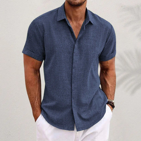 Casual men's short sleeve button shirt, classic collar & relaxed fit. Ideal for warm weather and summer fashion.