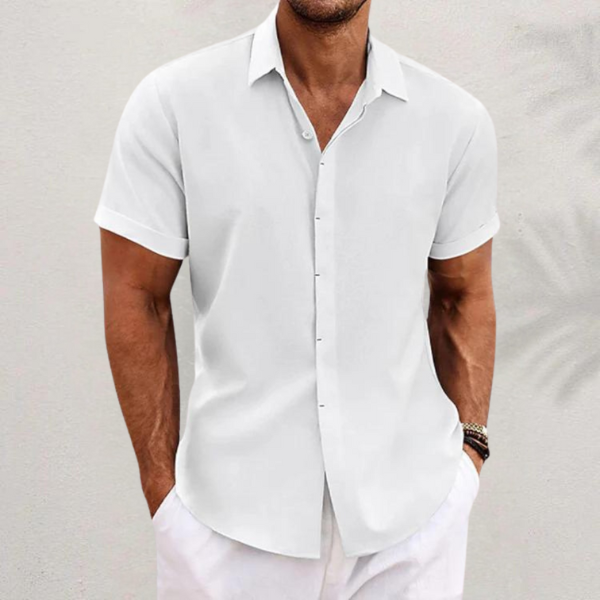 Men's short sleeve button shirt featuring a classic collar, relaxed fit. A versatile top for casual fashion.