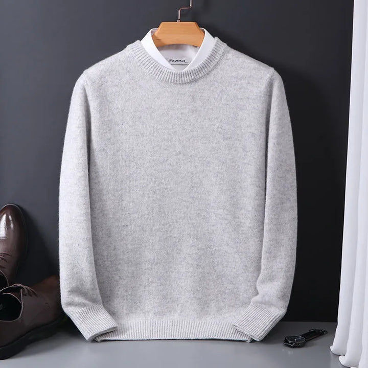 Stylish men's crew neck knit sweater with a timeless design, an essential piece for any wardrobe.