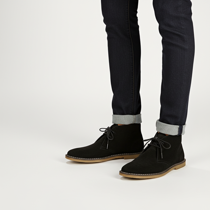 "Arthur" classic men's desert boots, combining timeless style with comfort and a durable, slip-resistant design.