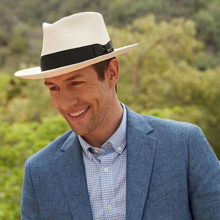 Authentic handwoven Panama hat for men. Elegant summer accessory, ideal for sun protection.