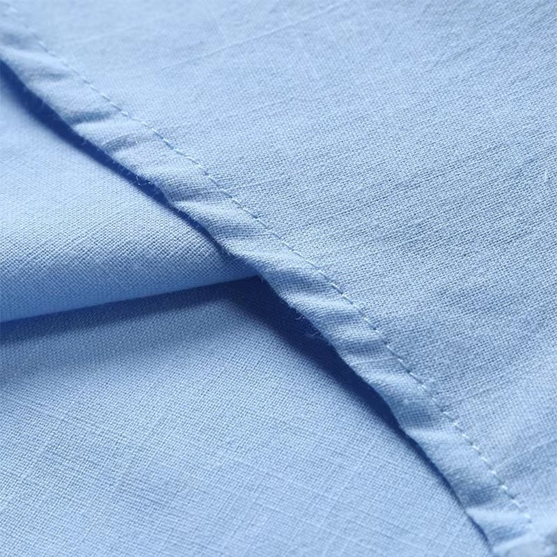 Men's casual-chic polo shirt with chest pocket. Perfect for a comfortable and stylish semi-formal look.