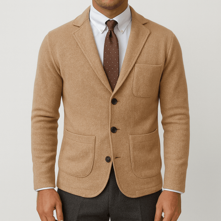 Men's classic single-breasted blazer in navy, tailored for a sharp, stylish look.