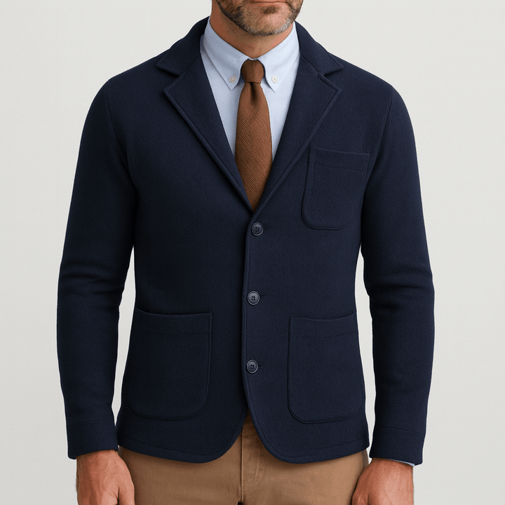 Stylish men's classic single-breasted blazer, a versatile outerwear piece for modern menswear.