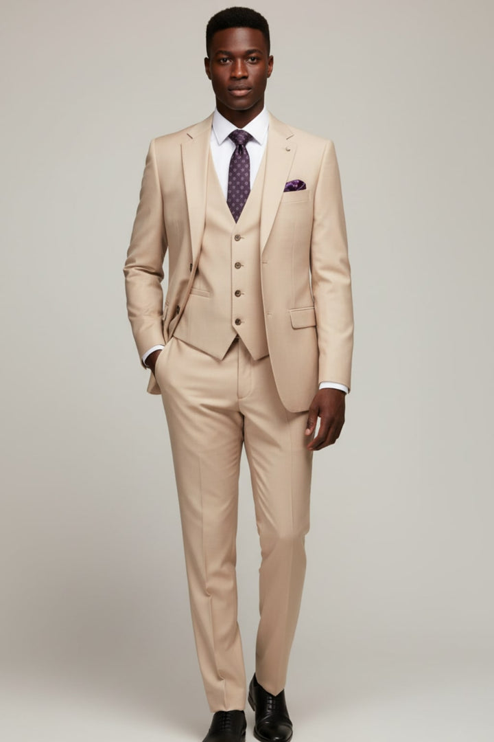 Elegant men's three-piece suit in a classic style, ideal formal wear for weddings, galas & business attire. Tailored fit.