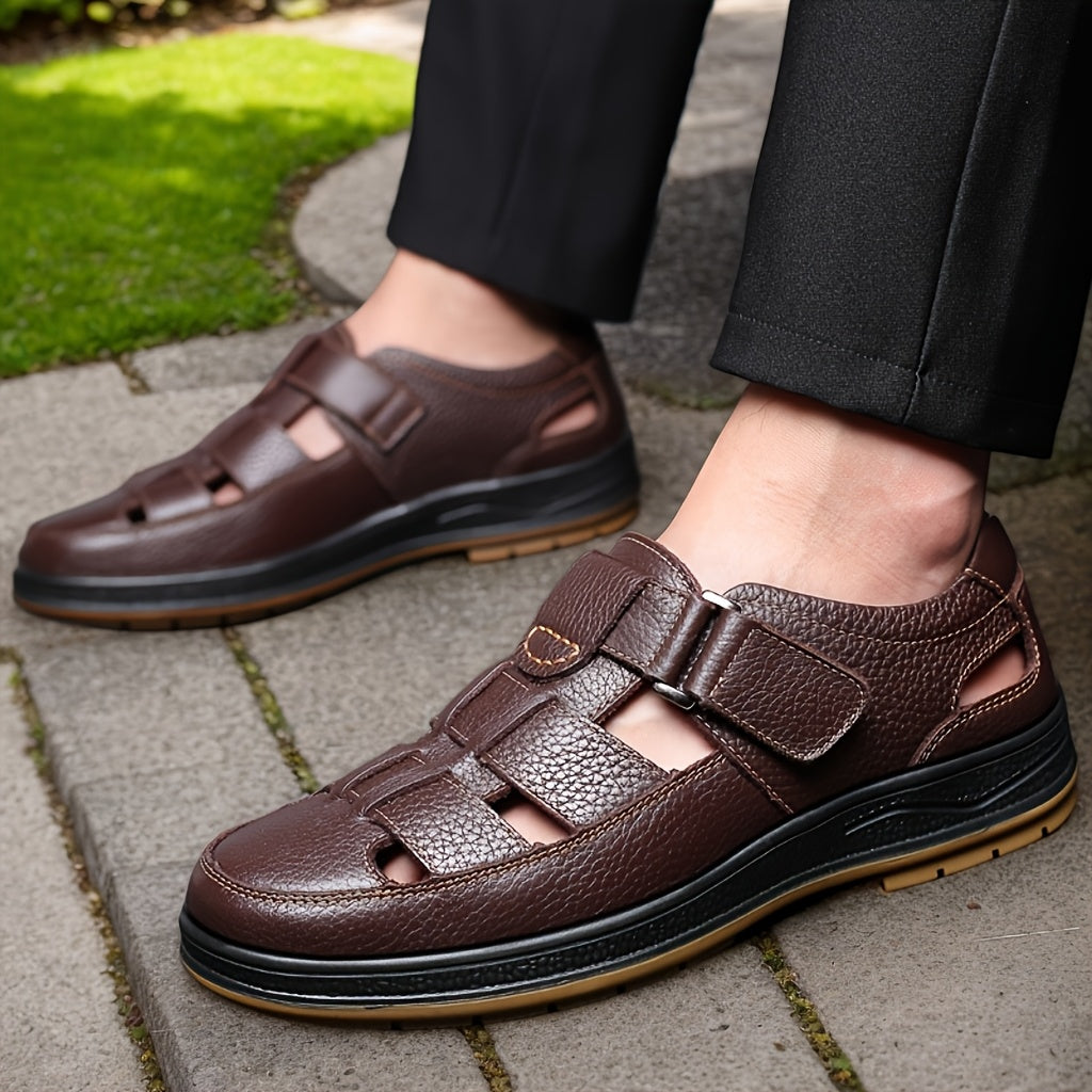 Breathable men's closed-toe sandals, perfect for summer beach wear or casual outdoor walking.