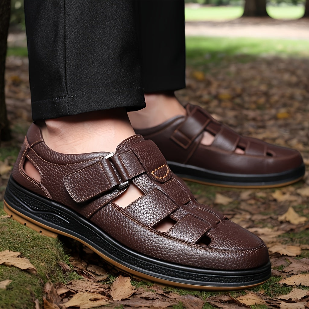 Profile view: Men's summer closed-toe sandals, breathable design, great for outdoor casual and beach wear.